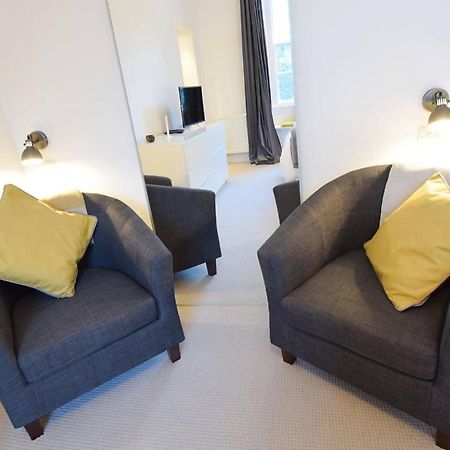 Апартаменты Joivy Modern City Centre 1-Bed Next To Calton Hill Эдинбург Экстерьер фото