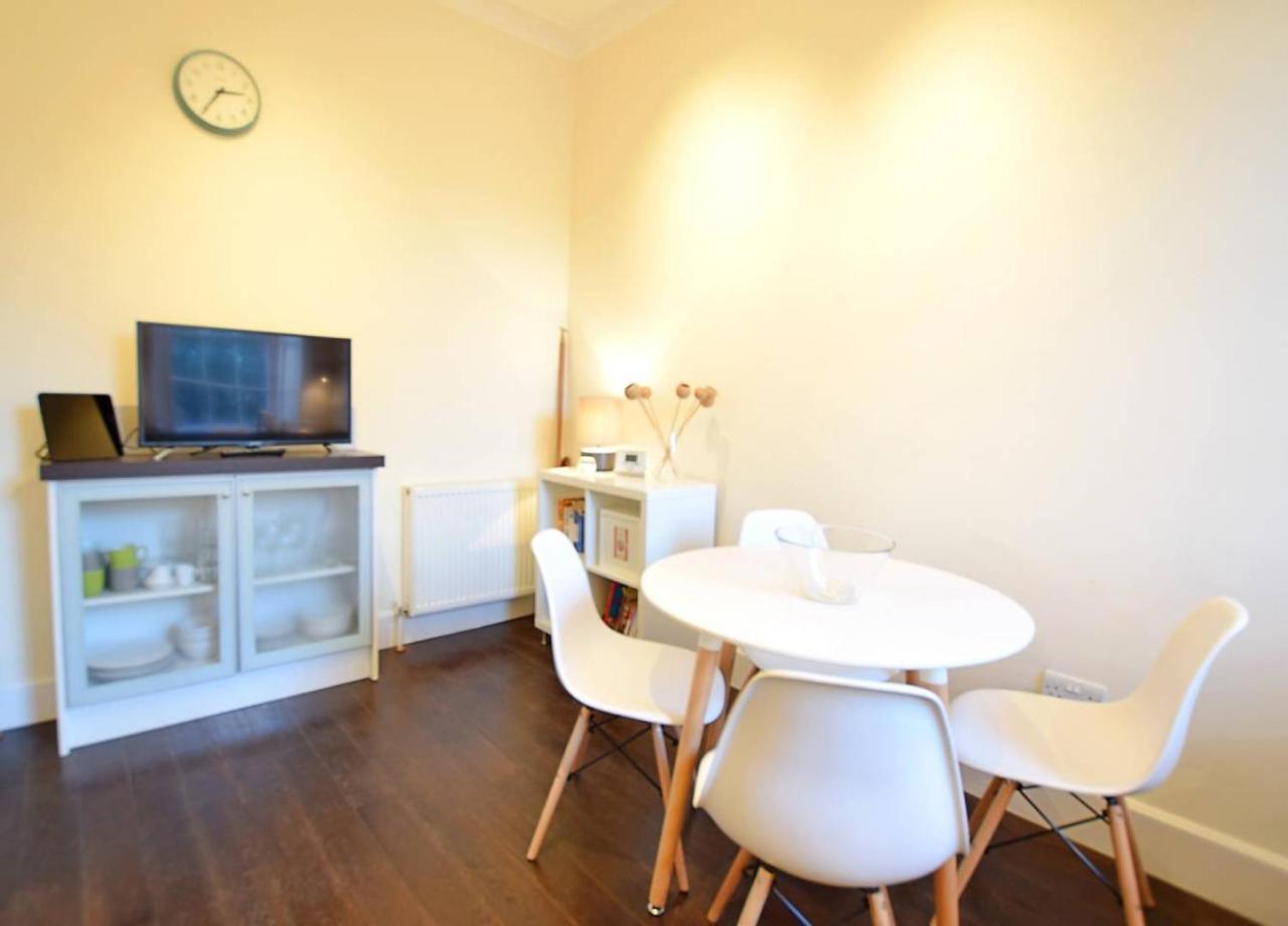 Апартаменты Joivy Modern City Centre 1-Bed Next To Calton Hill Эдинбург Экстерьер фото